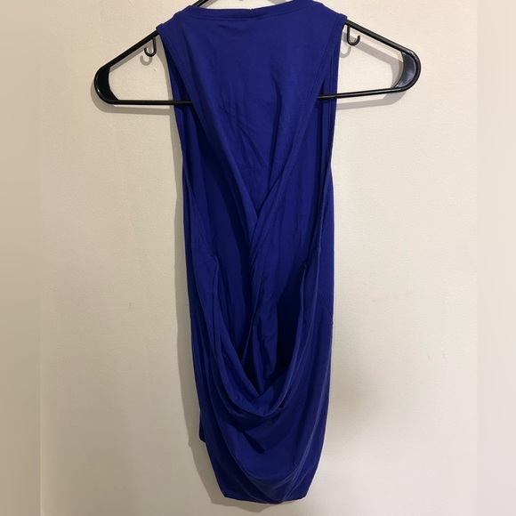 Fabletics Twist Workout Top - Picture 6 of 7